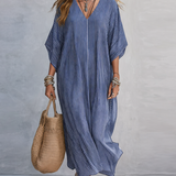 Vestido longo e minimalista com listras azuis