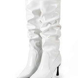 Botas de couro sintético com dobras e biqueira pontuda