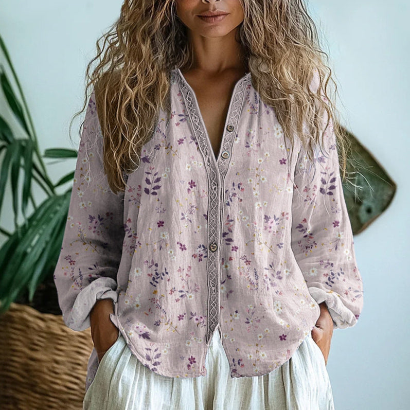 Klára – Elegantní blůza s vintage potiskem a jemnými detaily
