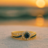 Engagemensring med blå zirkon och kristallutsmyckning