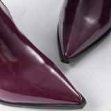 Botas de couro sintético com dobras e biqueira pontuda