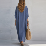 Vestido longo e minimalista com listras azuis